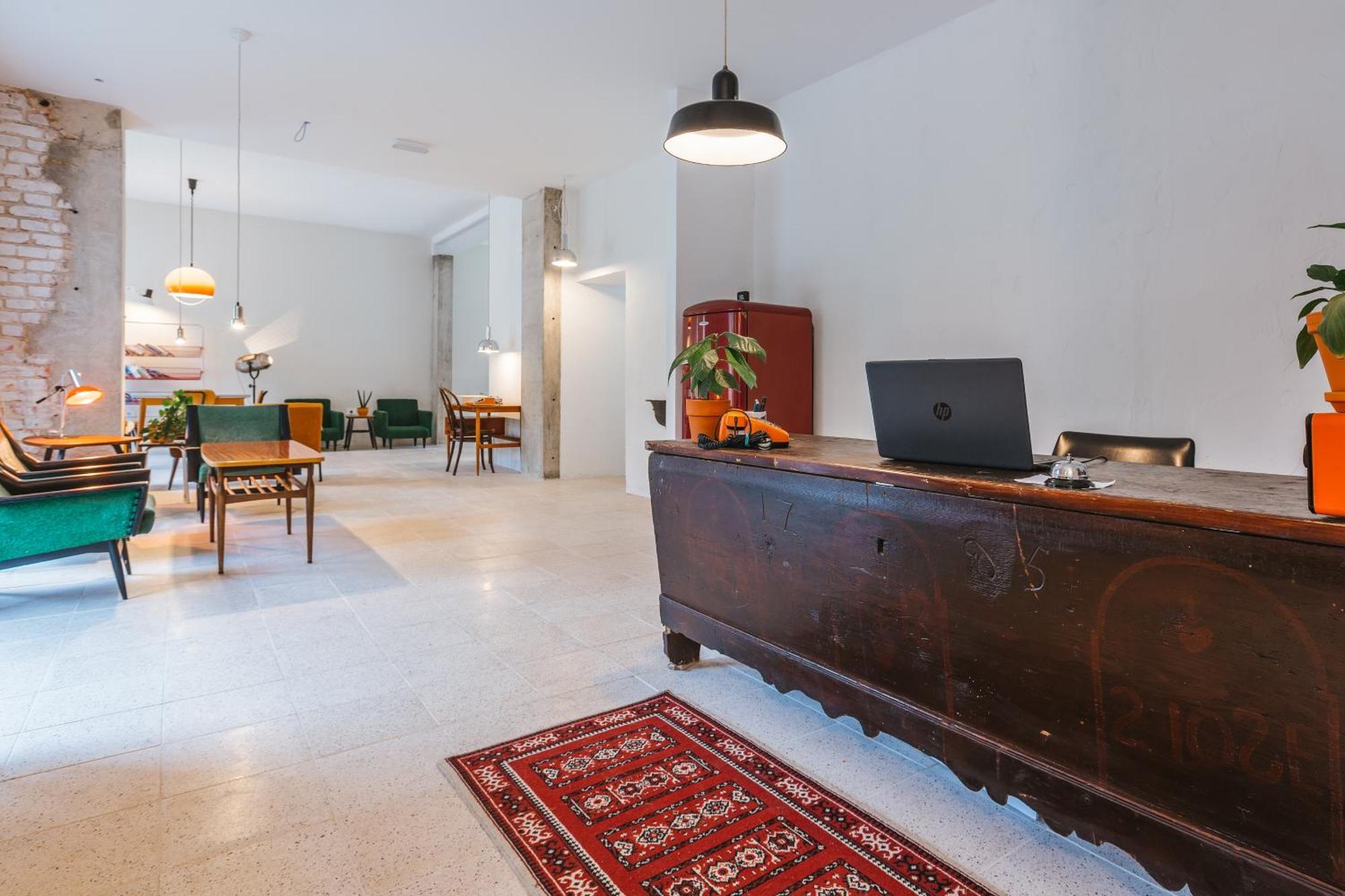 2Nd Station Hostel Блед Экстерьер фото