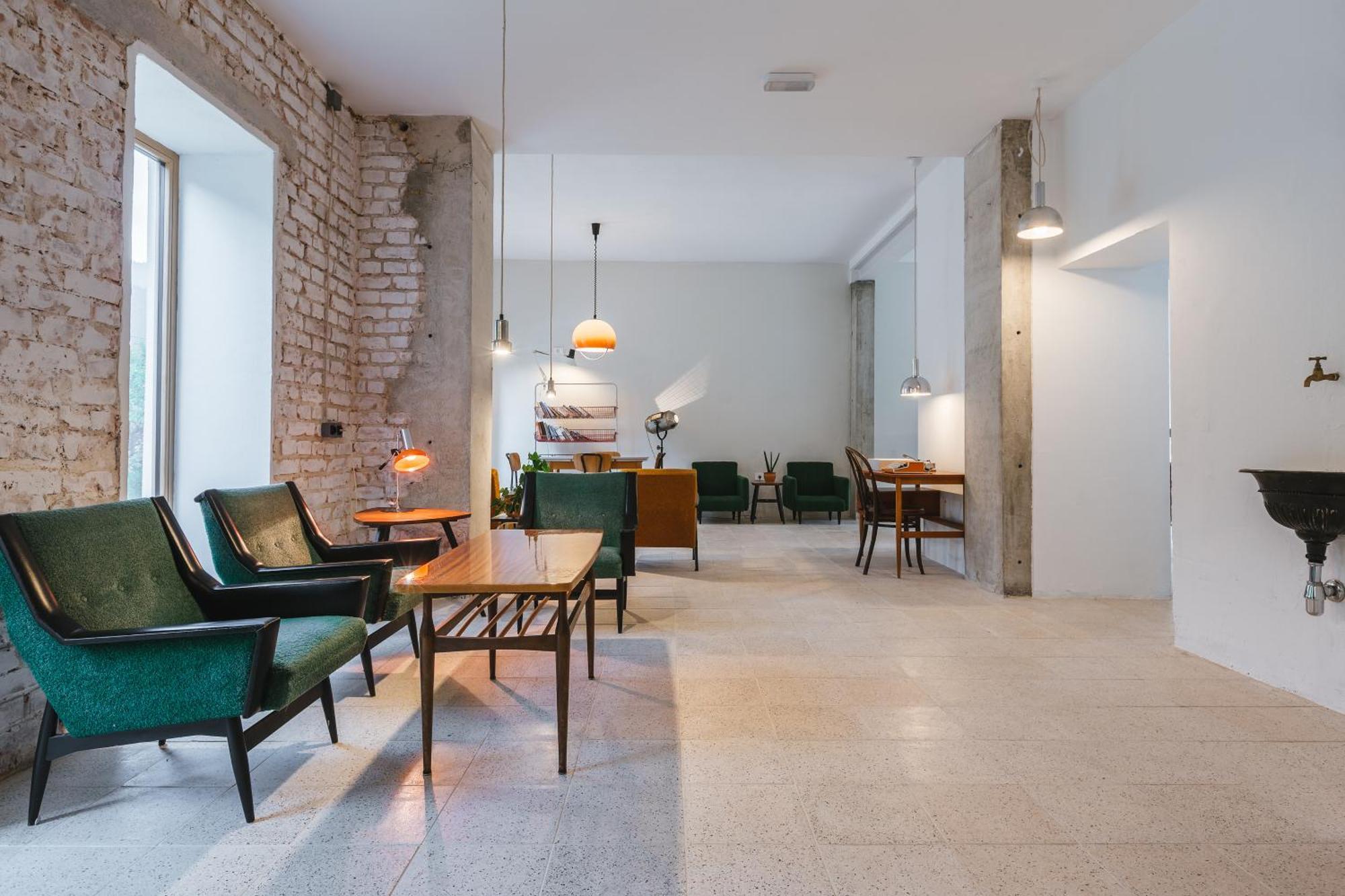 2Nd Station Hostel Блед Экстерьер фото