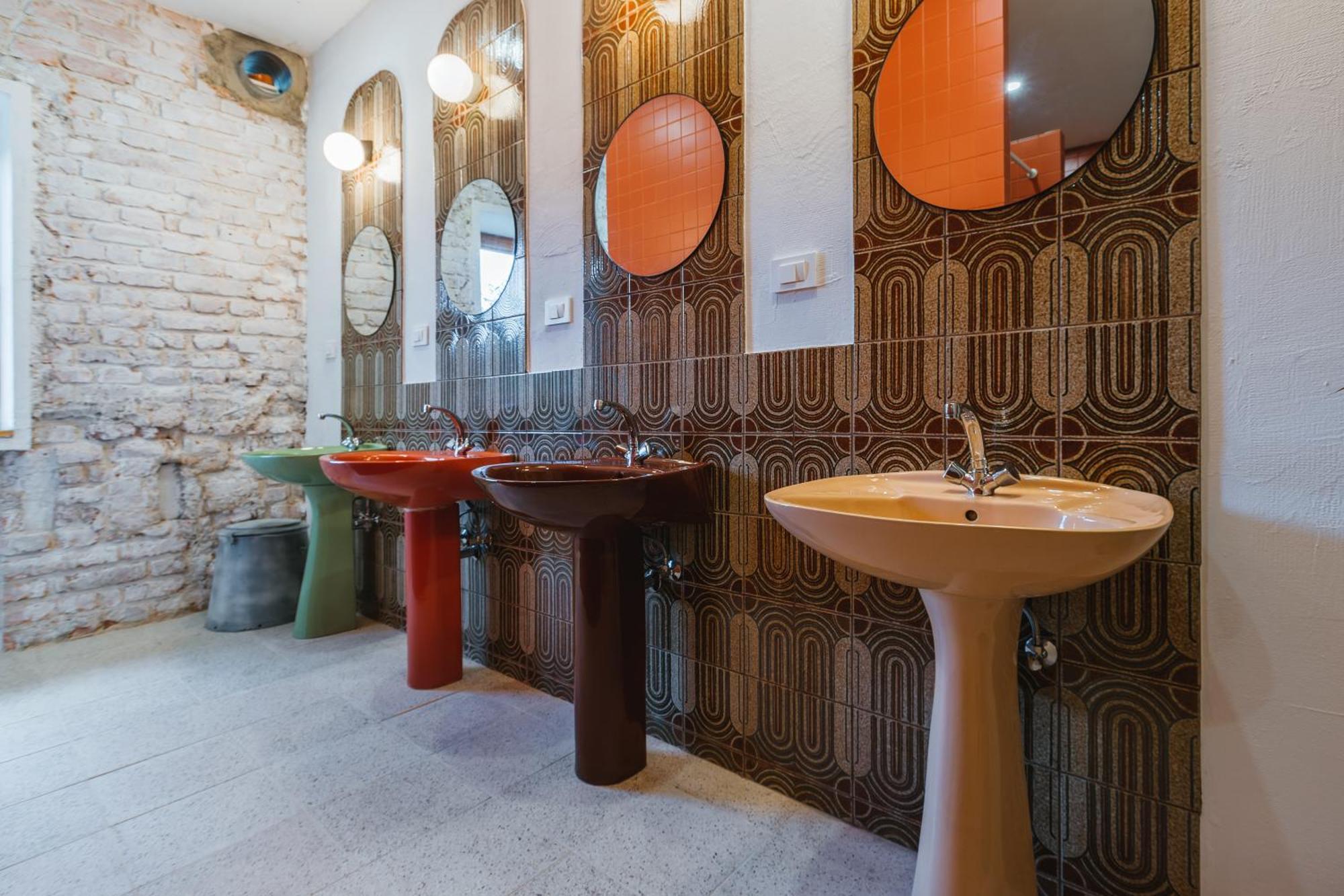 2Nd Station Hostel Блед Экстерьер фото